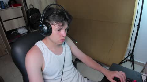 yurii_moody online show from December 23, 2024, 4:44 am