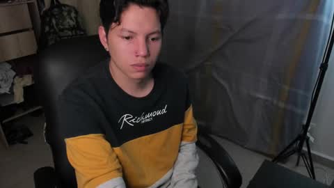 yurii_moody online show from February 17, 2025, 12:32 am