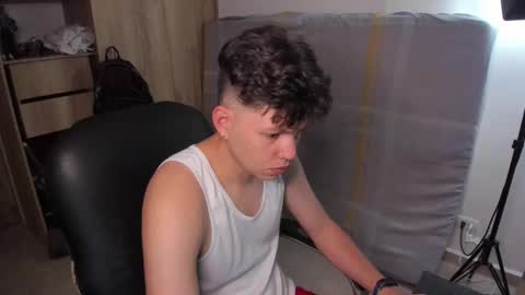 yurii_moody online show from February 24, 2025, 1:35 am