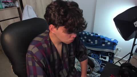 yurii_moody online show from September 24, 2025, 5:05 pm