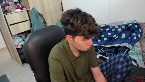 yurii_moody online show from April 28, 2026, 2:44 pm