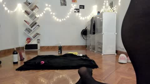 paola online show from December 7, 2024, 9:22 pm