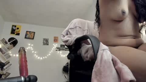 paola online show from February 3, 2025, 2:03 am