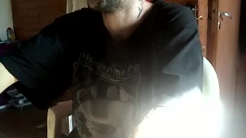 Yuumi online show from April 5, 2026, 8:06 pm