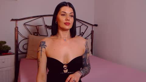 I V Y   online show from March 2, 2026, 9:43 pm