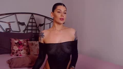 I V Y   online show from April 22, 2026, 9:27 pm