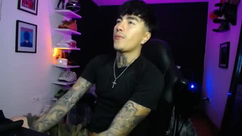 zac_muller1 online show from December 14, 2025, 11:42 pm