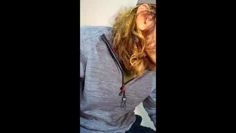 Snapshot of zacthefeetguy chatting on February 25, 2026, 3:32 pm ZactheFeetGuy online show from February 25, 2026, 3:32 pm