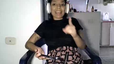 Snapshot of zafiro_rubi chatting on May 23, 2026, 2:43 pm Zafiro online show from May 23, 2026, 2:43 pm
