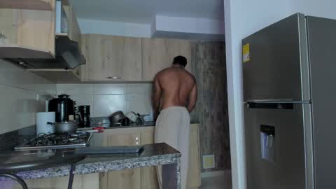 INSTAGRAM yormanfit7 online show from March 6, 2025, 5:54 pm