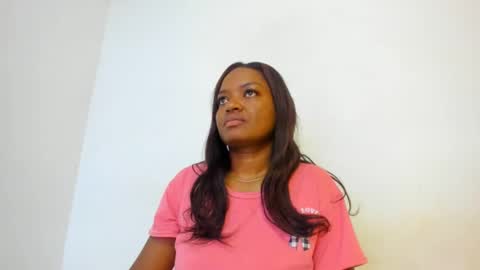 Snapshot of zamara__ chatting on February 12, 2025, 11:40 am Zamara   online show from February 12, 2025, 11:40 am