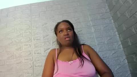 Snapshot of zamara__ chatting on April 18, 2026, 2:43 pm Zamara online show from April 18, 2026, 2:43 pm