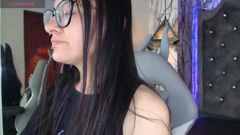   online show from October 8, 2025, 8:28 pm