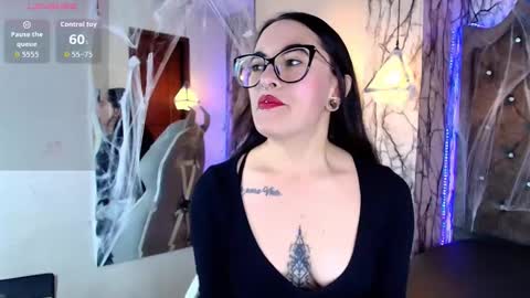   online show from October 25, 2025, 5:40 pm