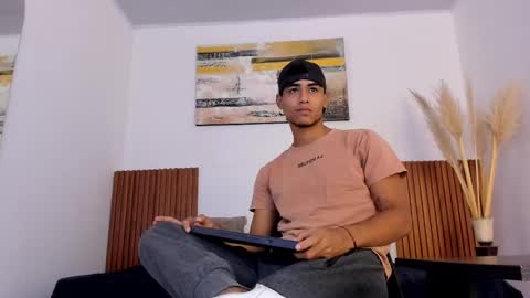 Zander online show from September 12, 2025, 1:11 pm