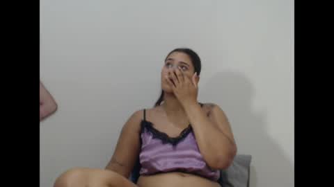 Snapshot of zaphiro__skye chatting on May 5, 2026, 8:33 am Skye online show from May 5, 2026, 8:33 am