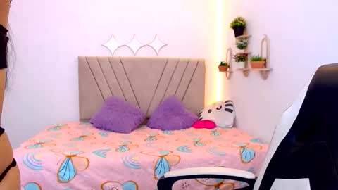 Snapshot of zara_cute18 chatting on June 11, 2026, 12:36 pm Zara online show from June 11, 2026, 12:36 pm