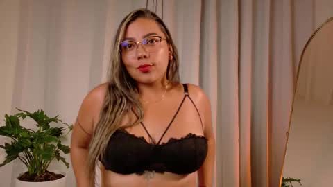 Zara Nova online show from December 21, 2025, 4:52 am