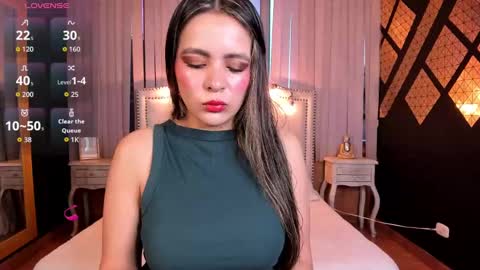 zara_smtih online show from October 1, 2025, 11:05 am