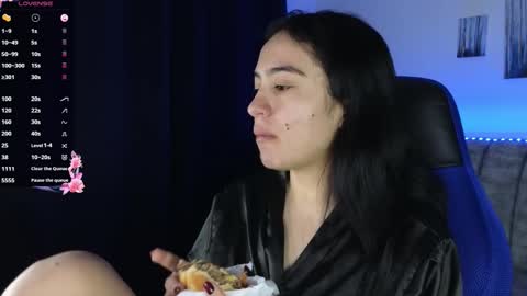 zaradames_ online show from December 18, 2025, 4:29 am