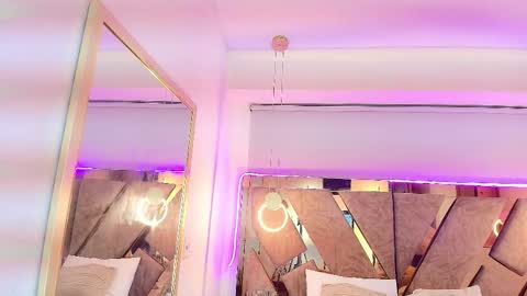 Zarah Andrews online show from December 18, 2025, 12:11 pm