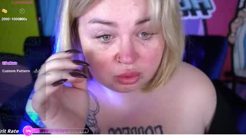 Snapshot of zarareign_ chatting on February 1, 2026, 8:29 pm Lola online show from February 1, 2026, 8:29 pm