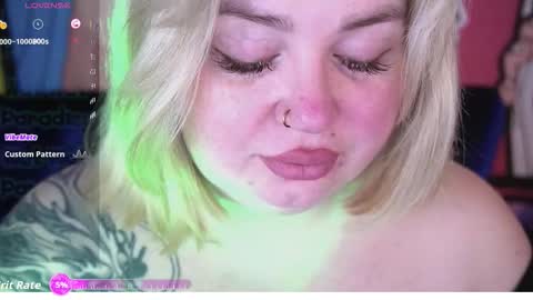 Snapshot of zarareign_ chatting on February 5, 2026, 8:46 pm Lola online show from February 5, 2026, 8:46 pm