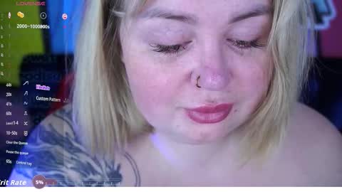 Snapshot of zarareign_ chatting on February 12, 2026, 8:37 pm Lola online show from February 12, 2026, 8:37 pm