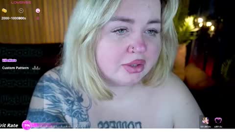 Snapshot of zarareign_ chatting on February 26, 2026, 9:14 pm Lola online show from February 26, 2026, 9:14 pm