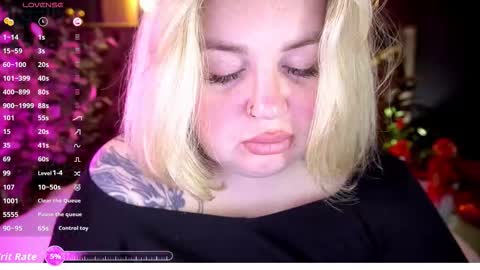 Snapshot of zarareign_ chatting on February 28, 2026, 8:54 pm Lola online show from February 28, 2026, 8:54 pm