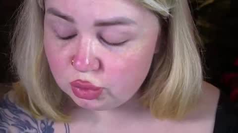 Lola online show from May 12, 2026, 7:22 pm