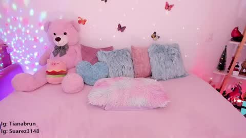 Zara online show from March 4, 2025, 3:26 pm