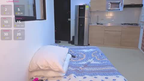 ZARAY CLOVER online show from September 11, 2025, 9:37 pm