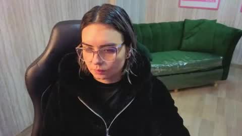 Isabella online show from June 9, 2026, 12:39 pm