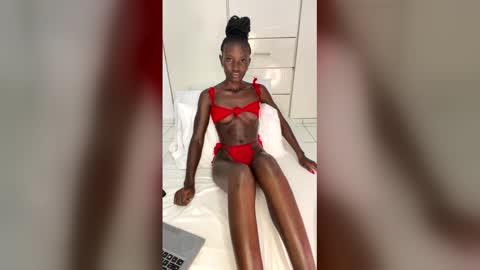 zaria_amara online show from May 25, 2026, 9:32 pm