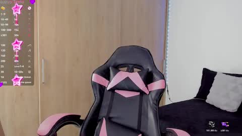 Mia online show from October 31, 2025, 5:14 pm