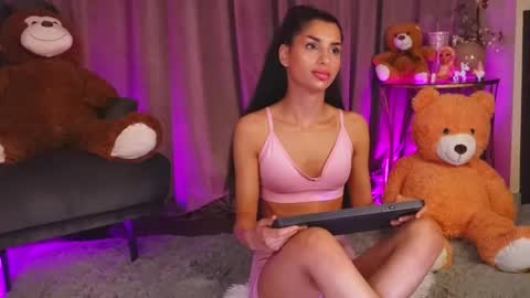 zariaavera online show from May 15, 2026, 11:12 pm