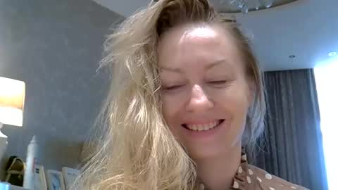 Zarina Swift online show from May 22, 2026, 4:19 am
