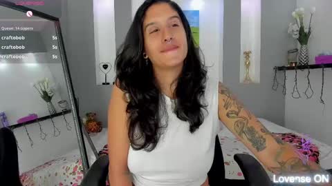 Karolyne online show from May 13, 2026, 5:43 pm
