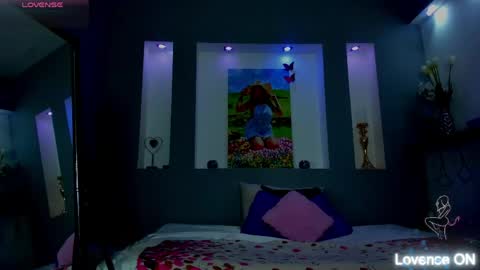 Karolyne online show from May 15, 2026, 12:01 pm