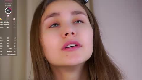 Emilia online show from December 17, 2025, 11:33 pm