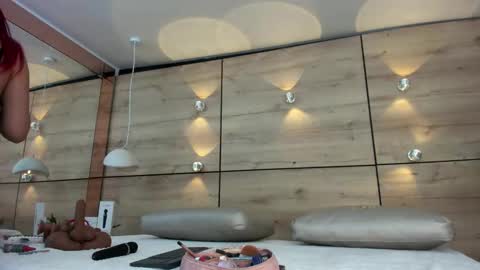 Zenda Evans online show from February 24, 2026, 3:59 am