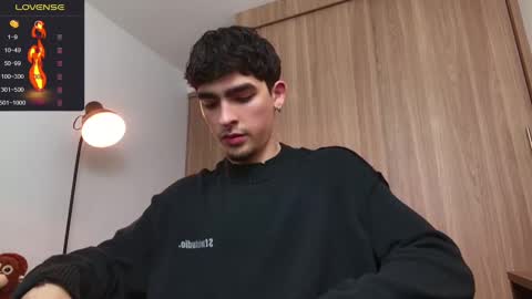 Snapshot of zenn_rush chatting on December 31, 2024, 12:15 pm Zenn online show from December 31, 2024, 12:15 pm