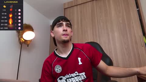 Snapshot of zenn_rush chatting on January 10, 2025, 12:15 pm Zenn online show from January 10, 2025, 12:15 pm