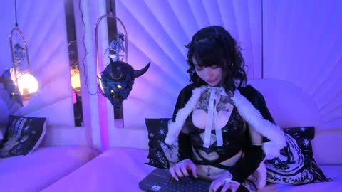    online show from December 22, 2024, 4:27 pm