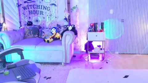    online show from November 22, 2025, 3:00 pm