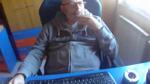 Snapshot of zeus58100 chatting on October 28, 2025, 10:41 am zeus58100 online show from October 28, 2025, 10:41 am