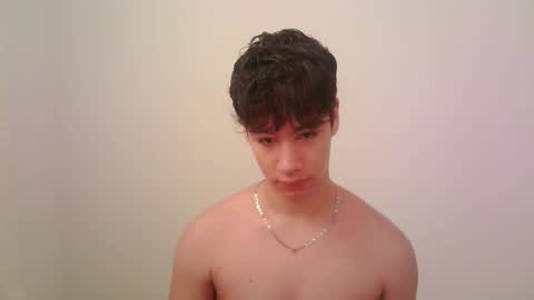 zeus_183 online show from November 9, 2025, 4:05 pm