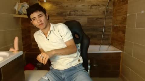 Snapshot of zeus_pire chatting on June 6, 2026, 7:29 pm Z E U S online show from June 6, 2026, 7:29 pm