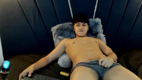 Snapshot of zeusapollofuck chatting on September 15, 2025, 8:53 pm zeusapollofuck online show from September 15, 2025, 8:53 pm